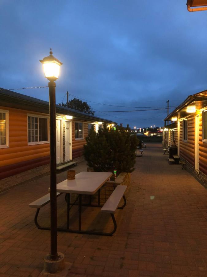 Alpine Motel Rocky Mountain House Exterior foto